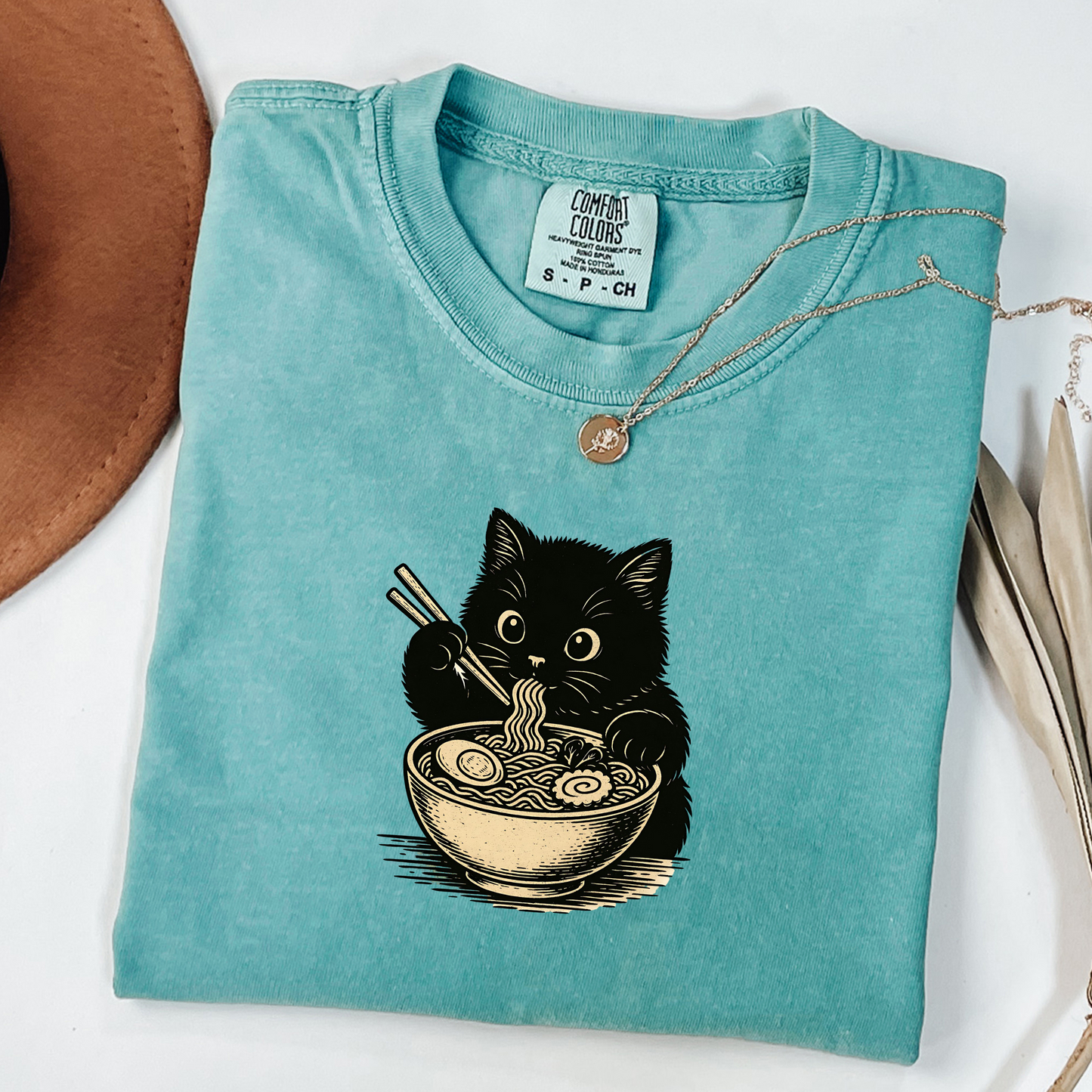 Ramen Time with Kitty – Vintage Noodle Cat Unisex T-Shirt
