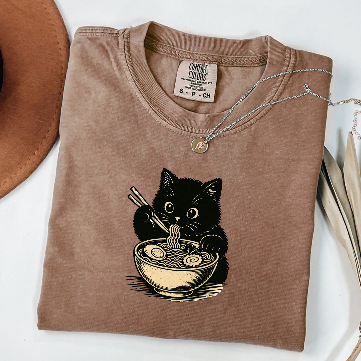 Ramen Time with Kitty – Vintage Noodle Cat Unisex T-Shirt